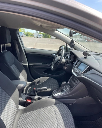 Opel Astra cena 58000 przebieg: 80500, rok produkcji 2016 z Poznań małe 137